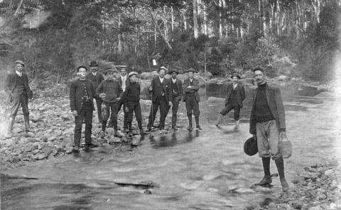 Bushwalkers in the Blue Gum Forest in 1910